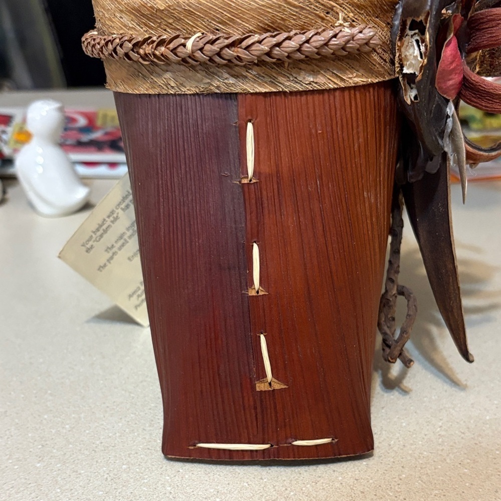 Hawaiian Palm Basket Handcrafted - Picture 4 of 11
